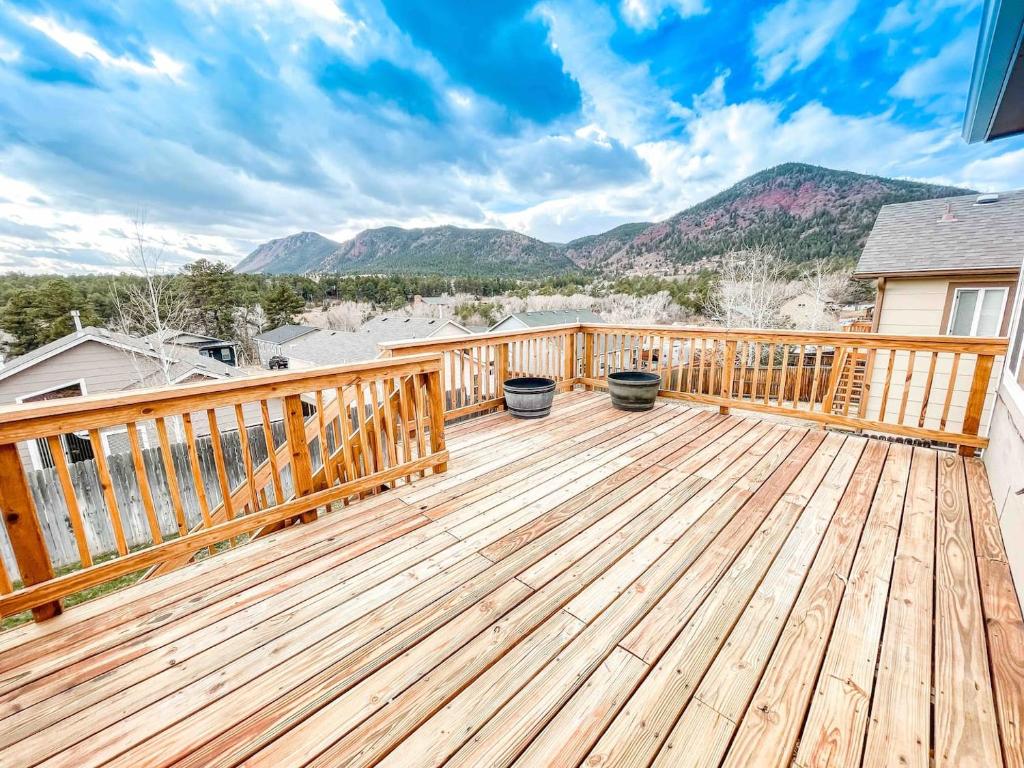 2 Master Suites! Pet Friendly With MTN Views, Palmer Lake