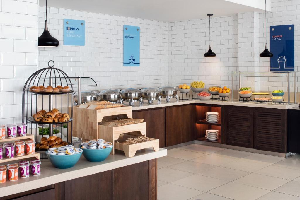 ホリデイ イン エクスプレス ドバイ ジュメイラ バイ IHG (Holiday Inn Express Dubai, Jumeirah By IHG) お料理のイメージ