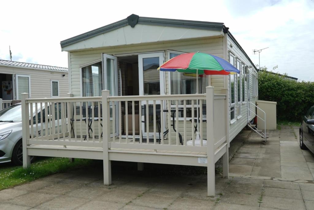 8 berth caravan at manor park hunstanton free wifi, Hunstanton