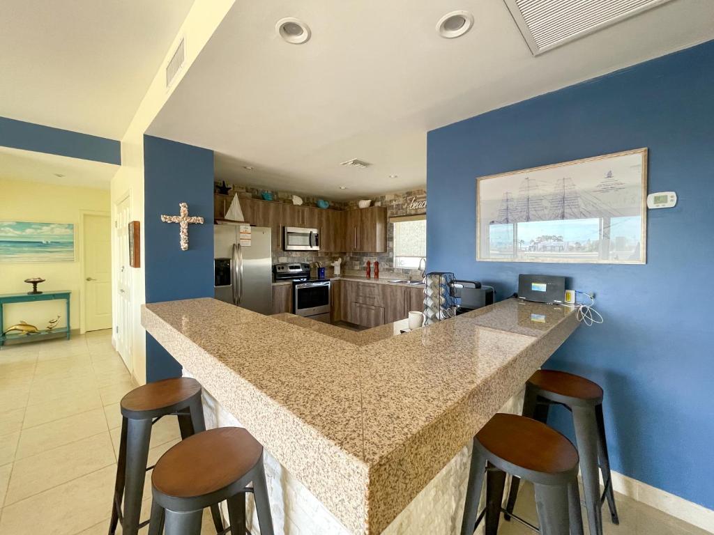 Glamorous Fully Equipped Condo with Amazing Sunset photo