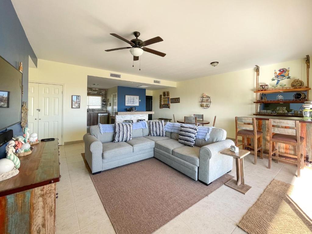 Glamorous Fully Equipped Condo with Amazing Sunset photo