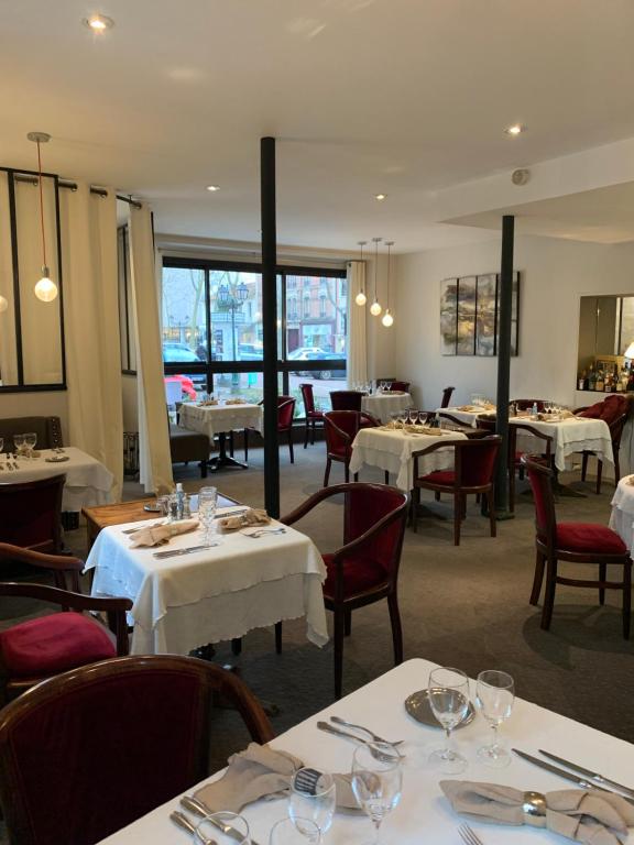 HOTEL PARIS VESINET- Logis Hotel Restaurant
