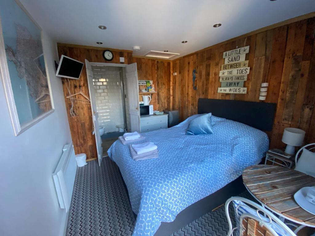 Pinecones Cosy B&B, Valley