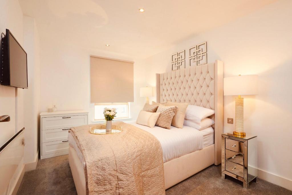 Deluxe City Centre Apt Balcony View and Free Parking, Hunslet