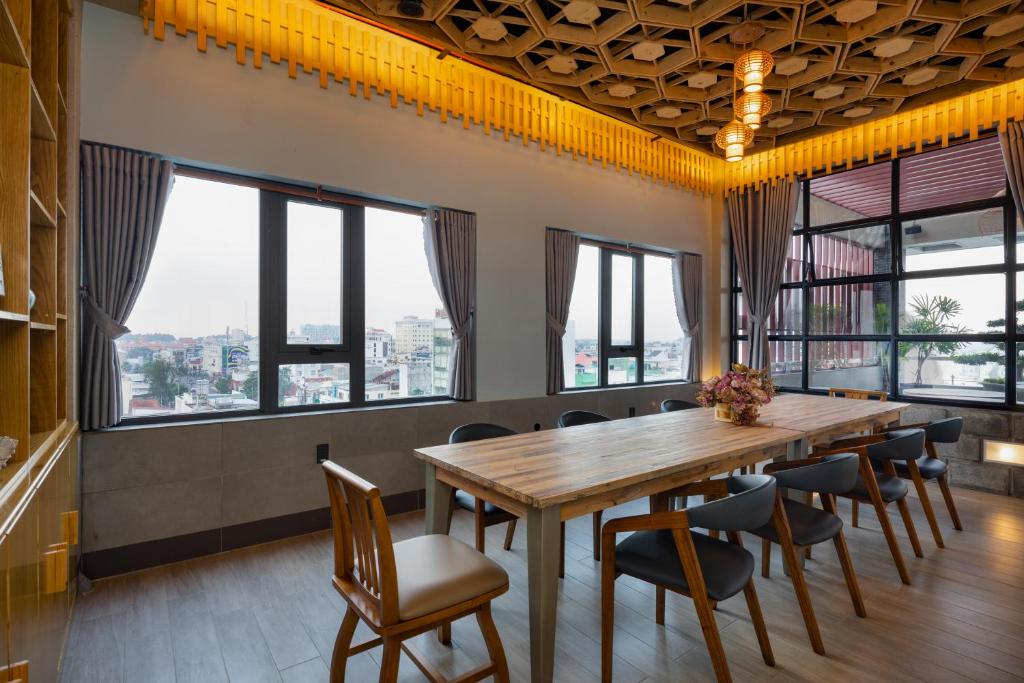 2. 라라 호텔 (L..