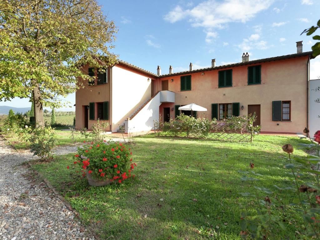 Holiday home with swimming pool with bubble bath and children's pool