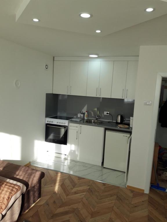 Stan na dan Simikic, Bijeljina