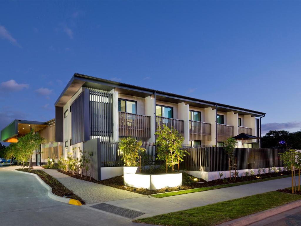 Glen Hotel and Suites photo