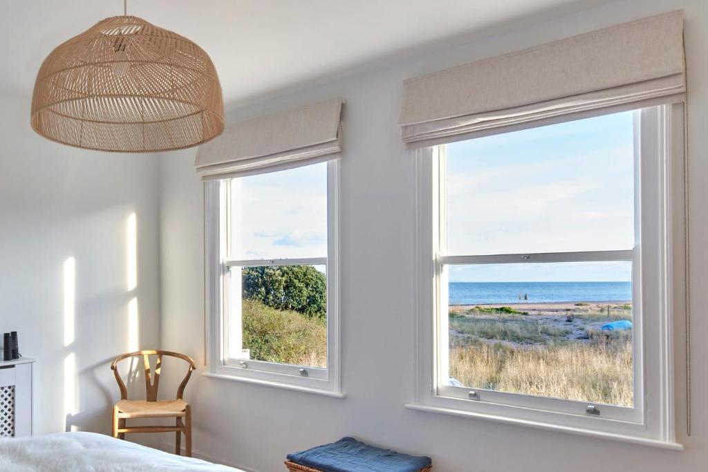 A cool coastal retreat on Kingsdown beach - The White House