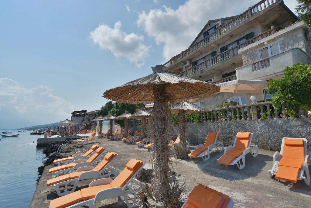 Apartments Palace Mira Mare — Hotel in Tivat