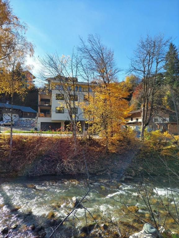 Boutique-Apartments Familie Jarosch Fieberbrunn "Freier Eintritt in das örtliche Hallenbad inklusive Saunalandschaft oder zum Badesee" - 2