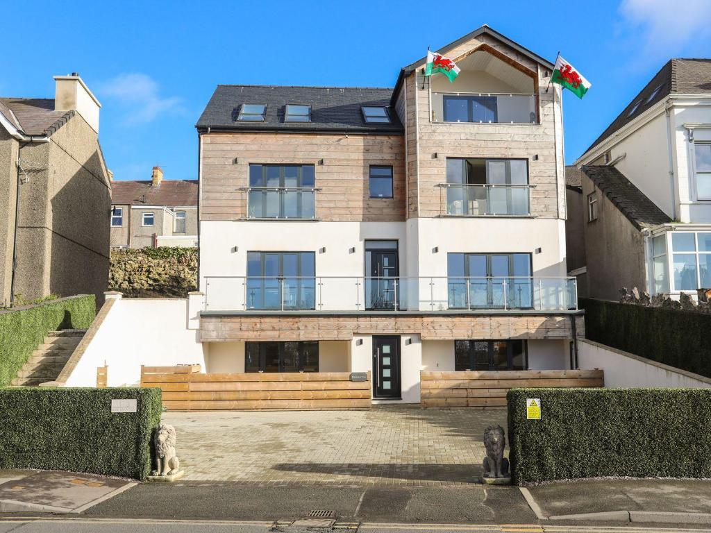 Bryn Min Manton Bach - pet-friendly apartment in Caernarfon
