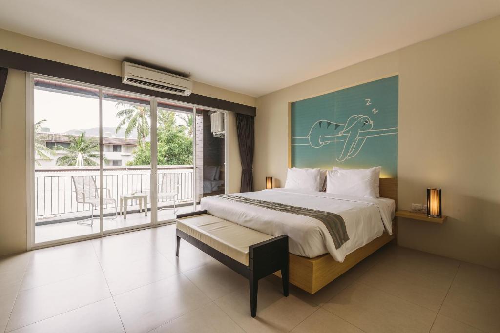 Tiras Patong Beach Hotel photo