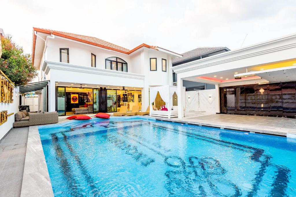 Exquisite Pool Villa K - Pattaya 6BD Pool Villa, Pattaya South