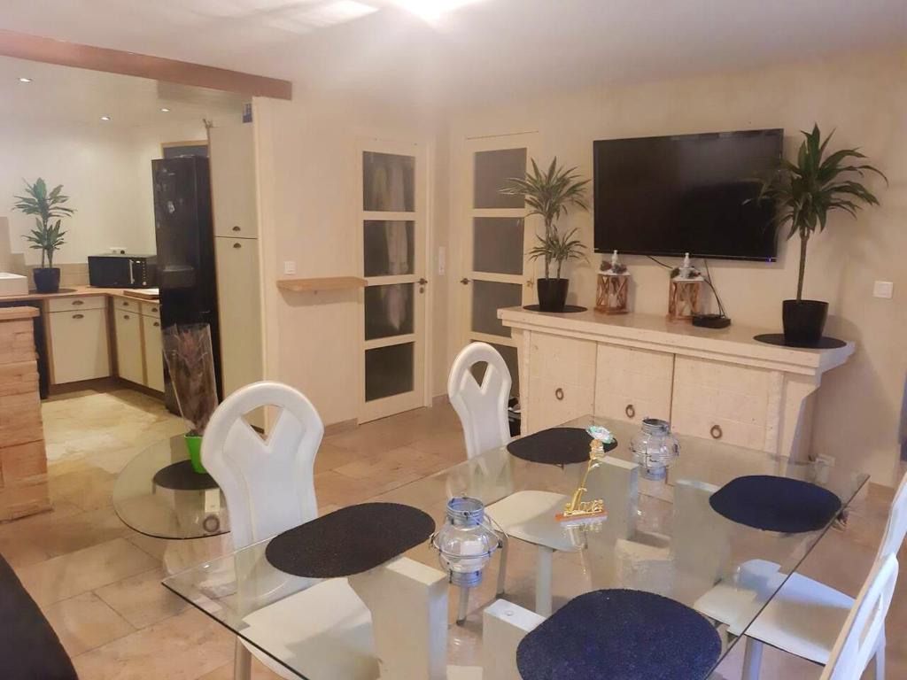 Appartement accueillant à Beaucaire - 90 m², idéal pour les familles, Beaucaire