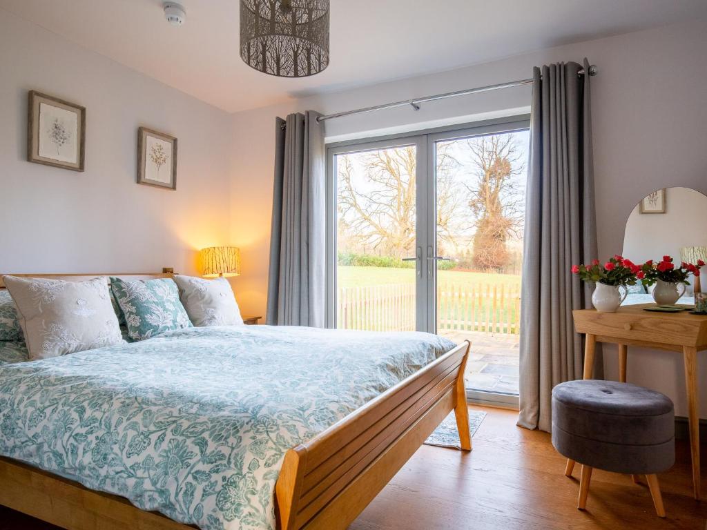 Paddock Cottage, Winchcombe photo 2