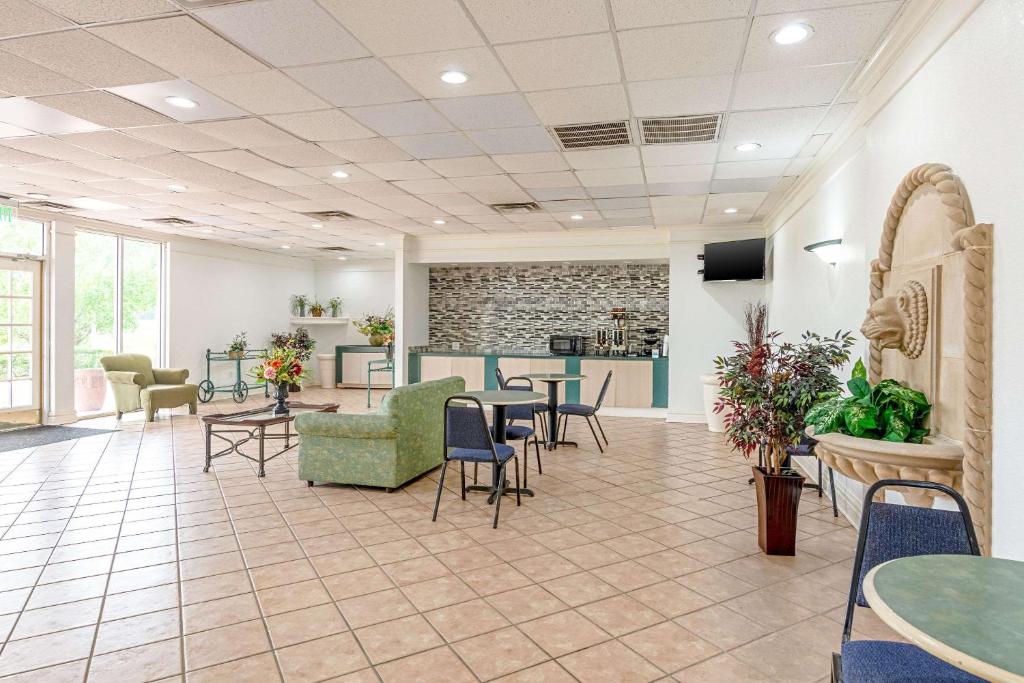 Rodeway Inn photo