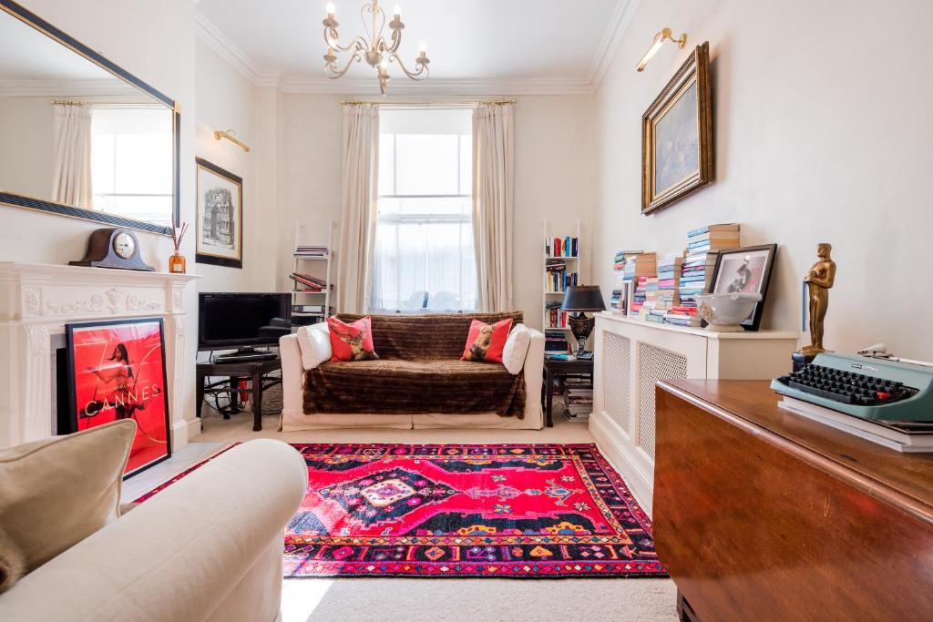 Classy and spacious one bedroom flat in amazing location — Hotel in London