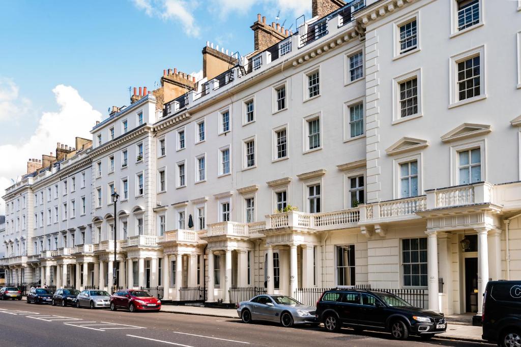 Classy and spacious one bedroom flat in amazing location photo