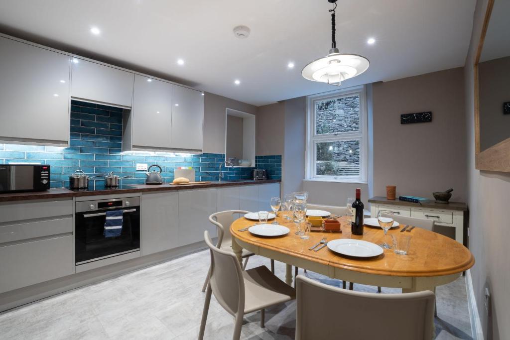 Spacious Home with Outstanding Views by LetMeStay, Ambleside