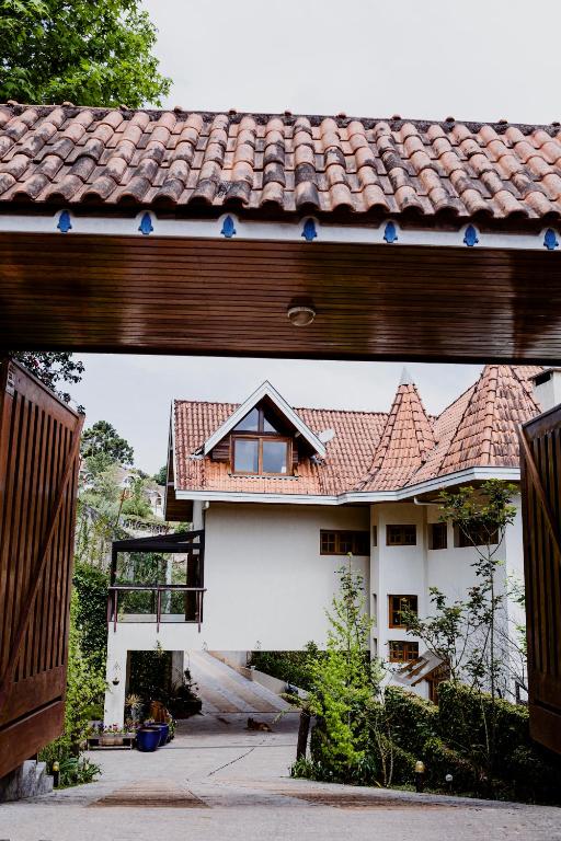 Entrance, Ville de France in Campos Do Jordao
