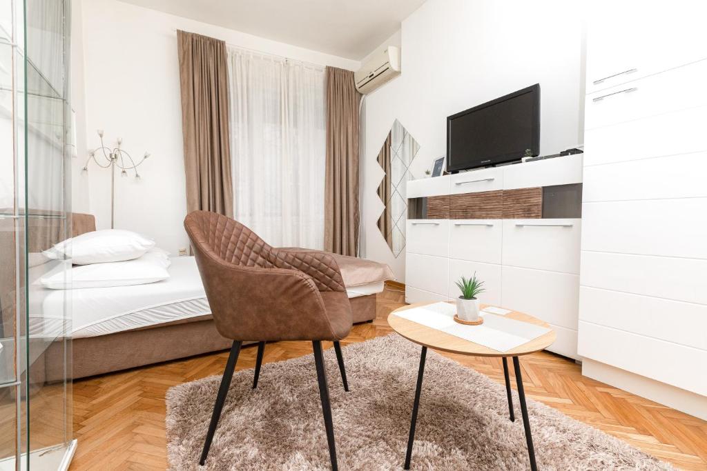 1st Belgrade Apartment - 3