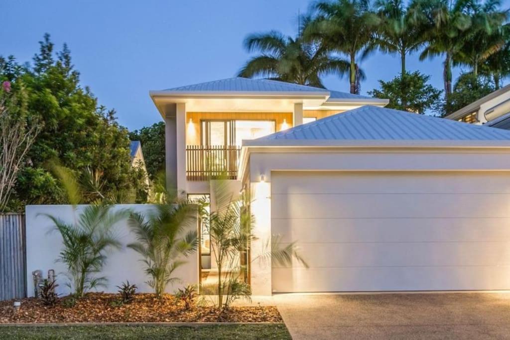 Carinya - Secluded luxury minutes from the beach, Palm Cove