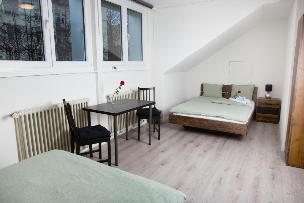 RUSTICO INN - SIMPLE ROOMS -- OLMA Messen & Autobahn 1 Min, HSG 6 Min, Spital 7min, günstige Parkplätze, St. Gallen