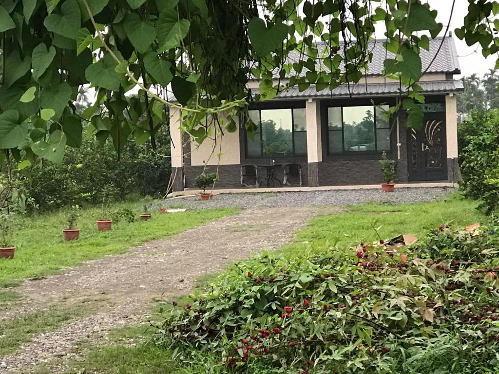 2房2廳大30坪萬巒豬腳街度假健康獨棟屋 來就送一幅畫作 photo