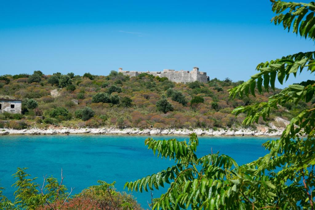 4. Vila Flo..