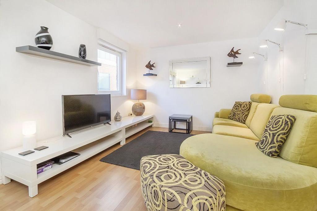 Strand House with FREE secure Parking, York