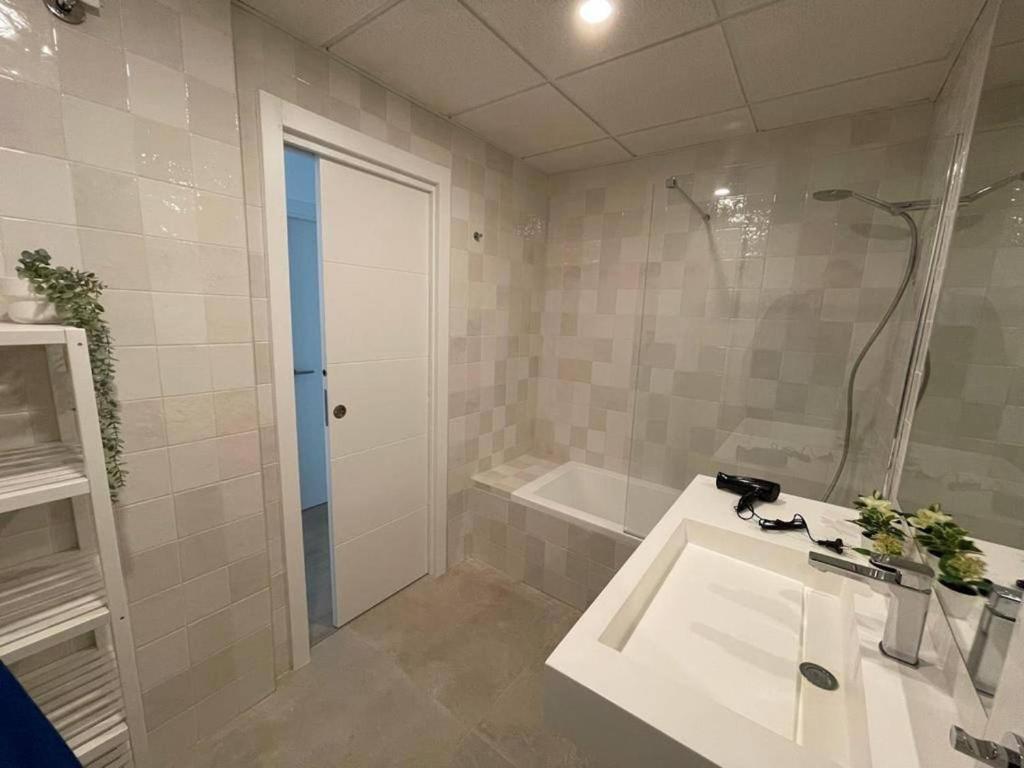Holidays2Torremolinos Pool, 300 mts from beach - 5