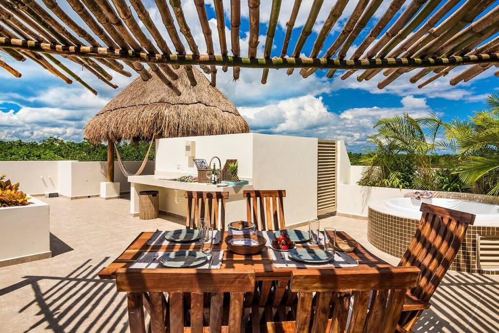 Spacious Penthouse with Private Rooftop in Gated Community - 4