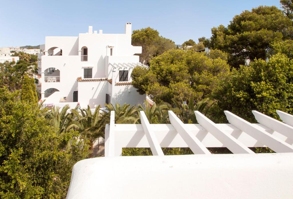 OLA Apartamentos Cala d'Or — Hotel building in Cala d´Or, Balearic Islands
