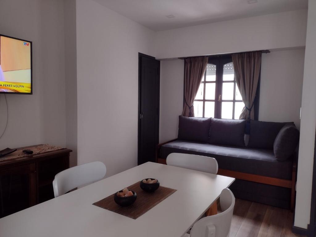 Luminoso Departamento,con cochera Zona Centro - 2