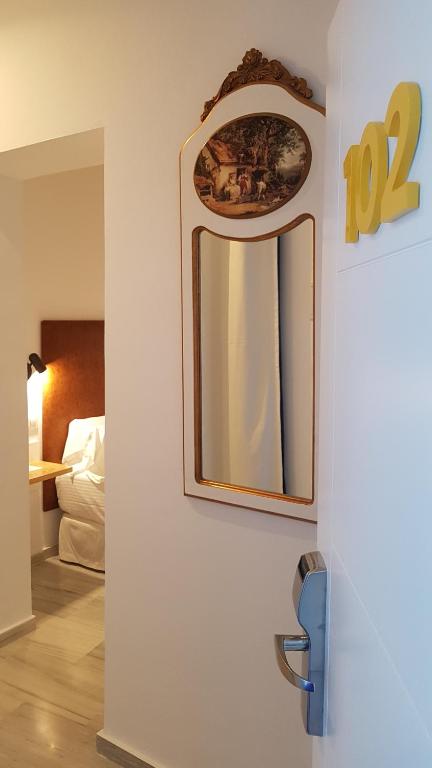 Basic Hotel Sevilla Catedral photo