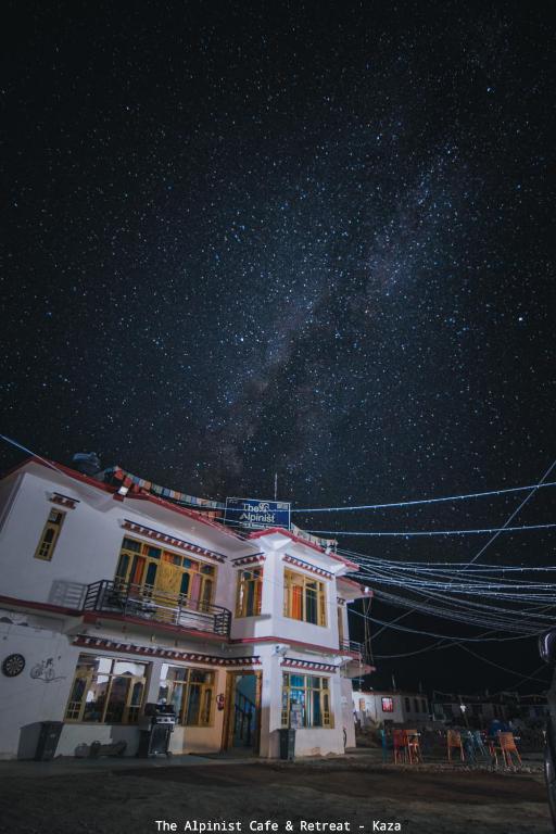 The Alpinist cafe and Retreat — Hotel in Kaza