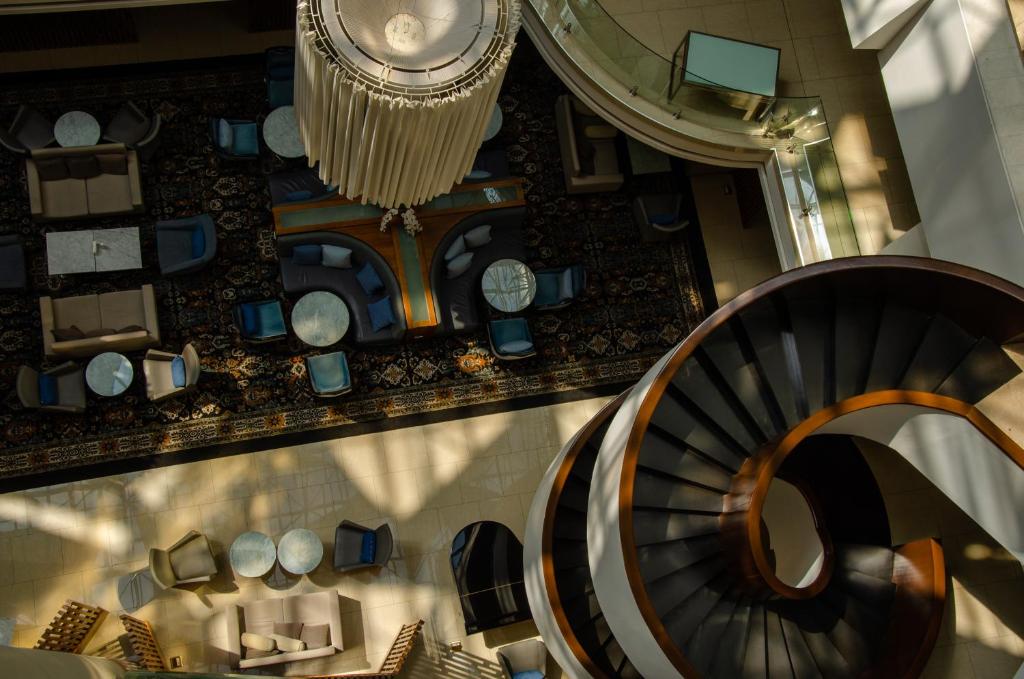 フロント・ロビー