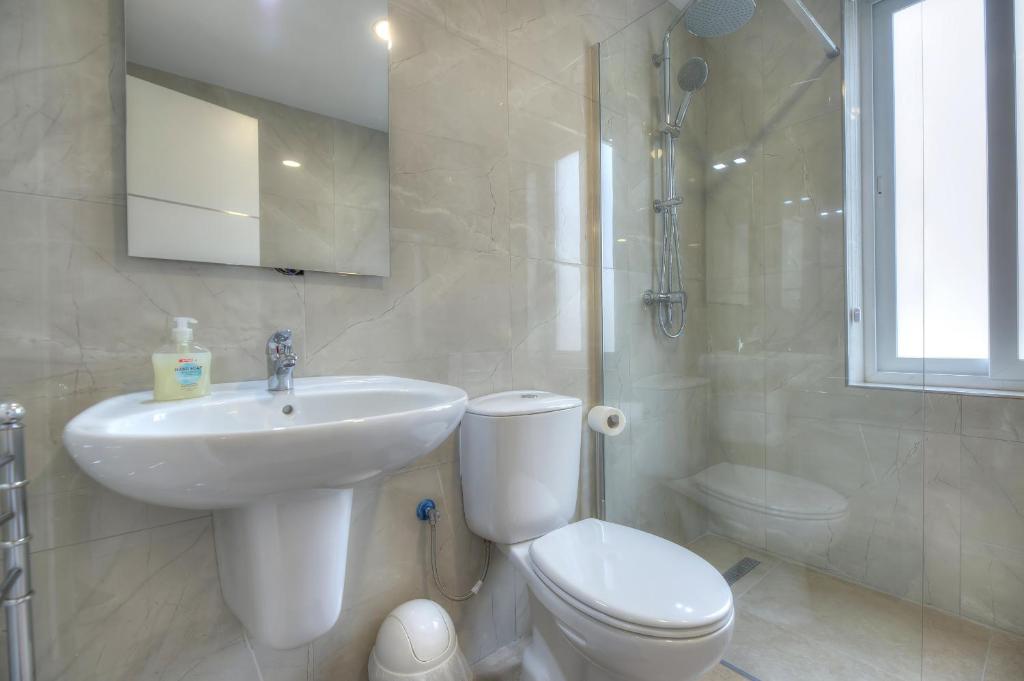 Spacious and tastefully furnished 2 bedroom apartment DDIF1-3 photo