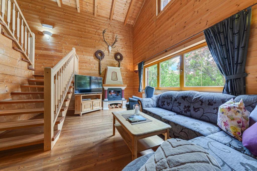 Chalet in Fügen near Spieljochbahn Lift - 4