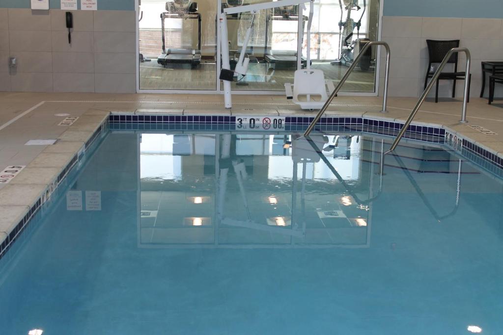 Holiday Inn Express And Suites Hudson I-94 photo