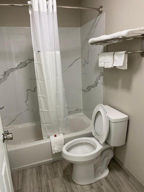 Days Inn by Wyndham Lake Charles photo