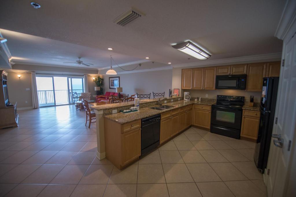 Kitchen, Escapes! To The Shores Orange Beach, A Ramada by Wyndham in Orange Beach (AL)