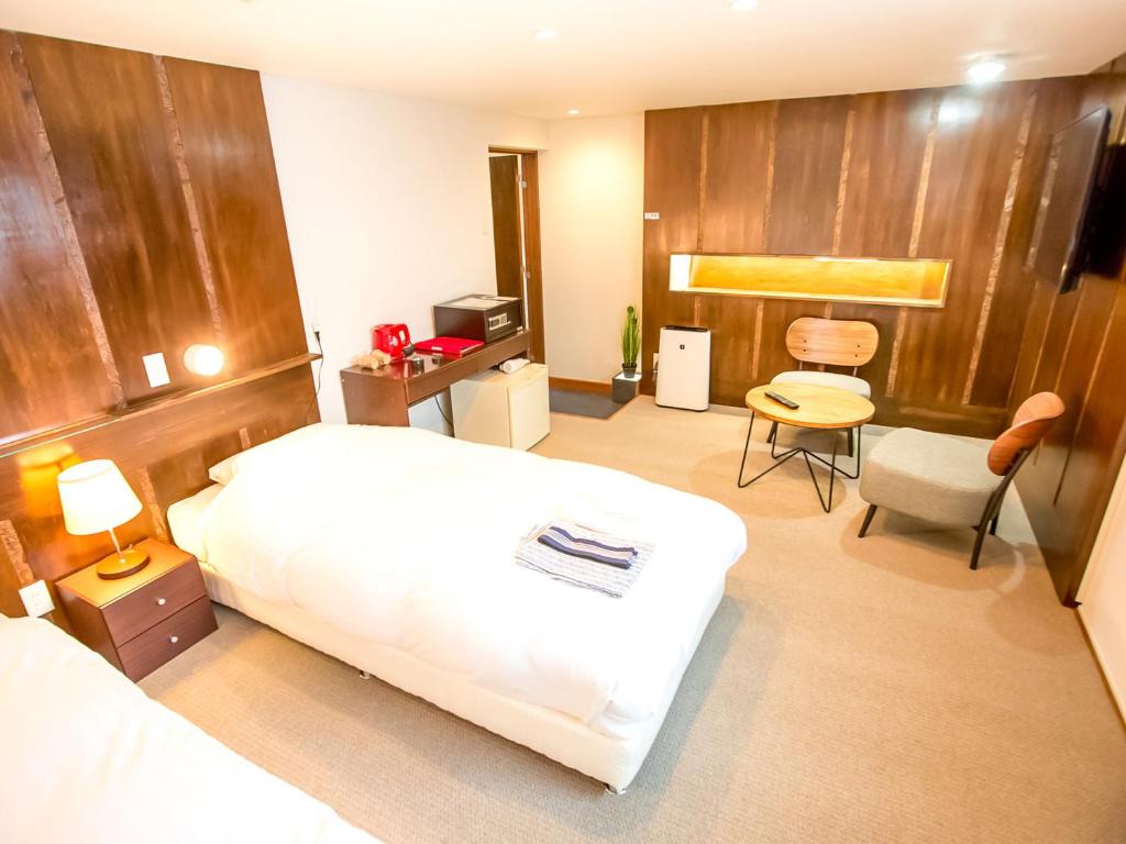 Western Style Twin Room with Shared Bathroom N4, Rusutsu Lodges Pension Lilla Huset in Niseko