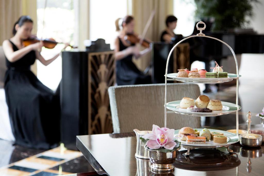 1. 홀리데이 인 진..