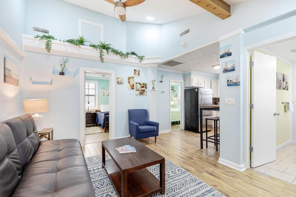 23 Center St - Sunny Side Up - Upstairs Apartment, Folly Beach