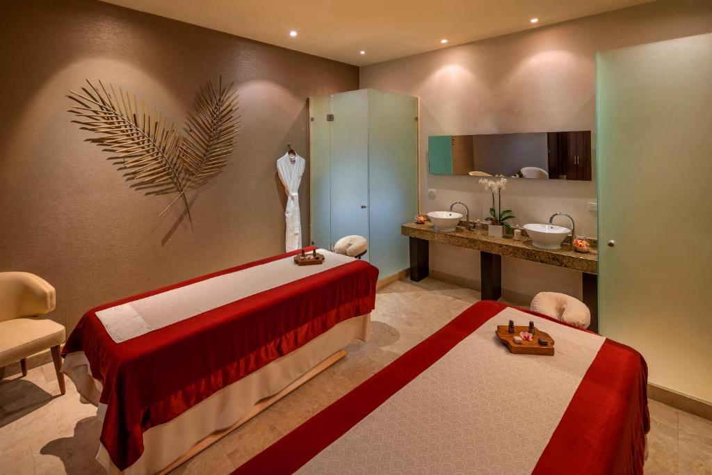 Beach Palace - All Inclusive Photo 21