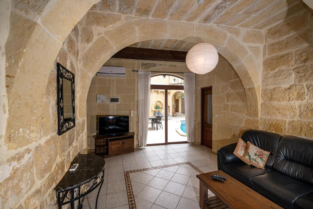 Ta Gorga Holiday Farmhouse with Private Pool photo