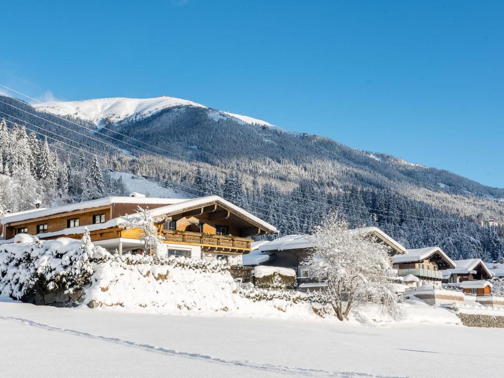 Chalet in Neukirchen with Mountain Views, Rosenthal