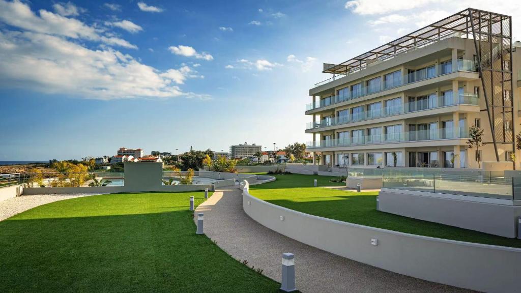 Emerald Suites photo
